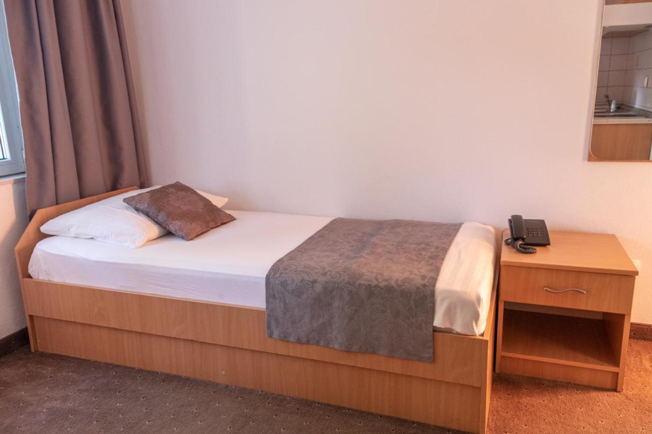 Hotel Amicus 莫斯塔尔 外观 照片