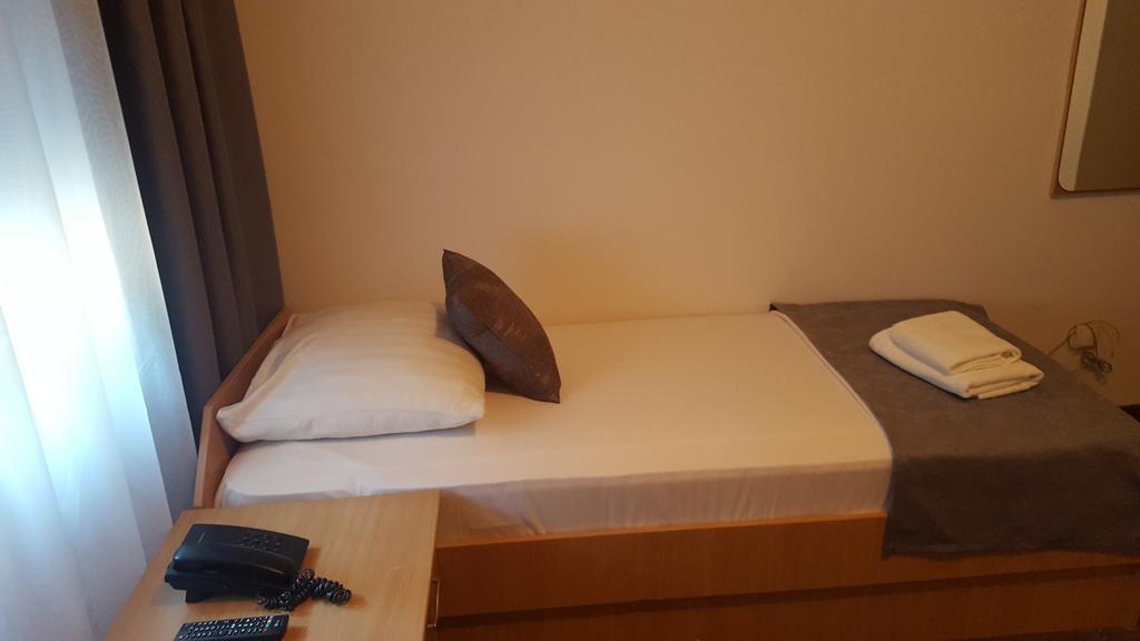 Hotel Amicus 莫斯塔尔 外观 照片